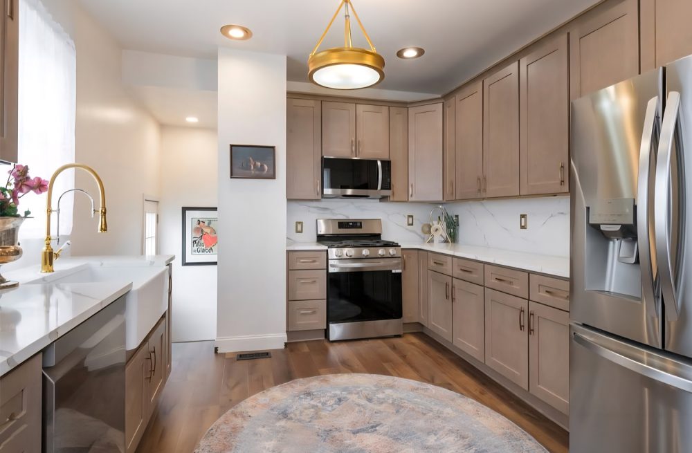 Kitchen Cabinets & Quartz Countertops Installation in Brecksville, OH