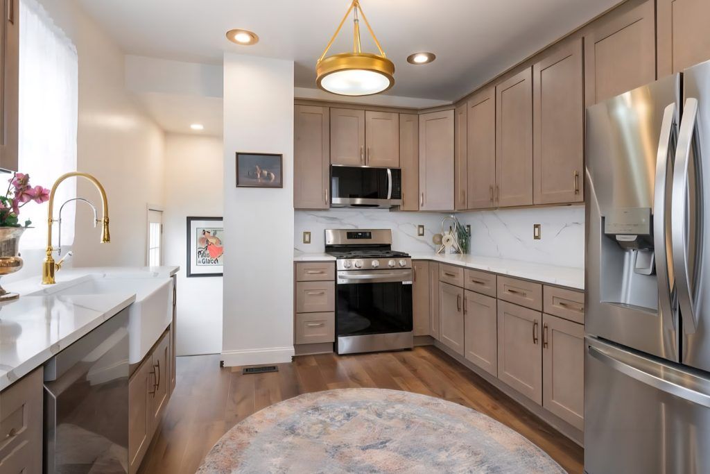 Kitchen Cabinets & Quartz Countertops Installation in Brecksville, OH